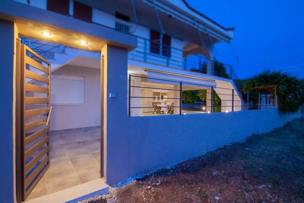 House On The Beach Salamís Exteriér fotografie
