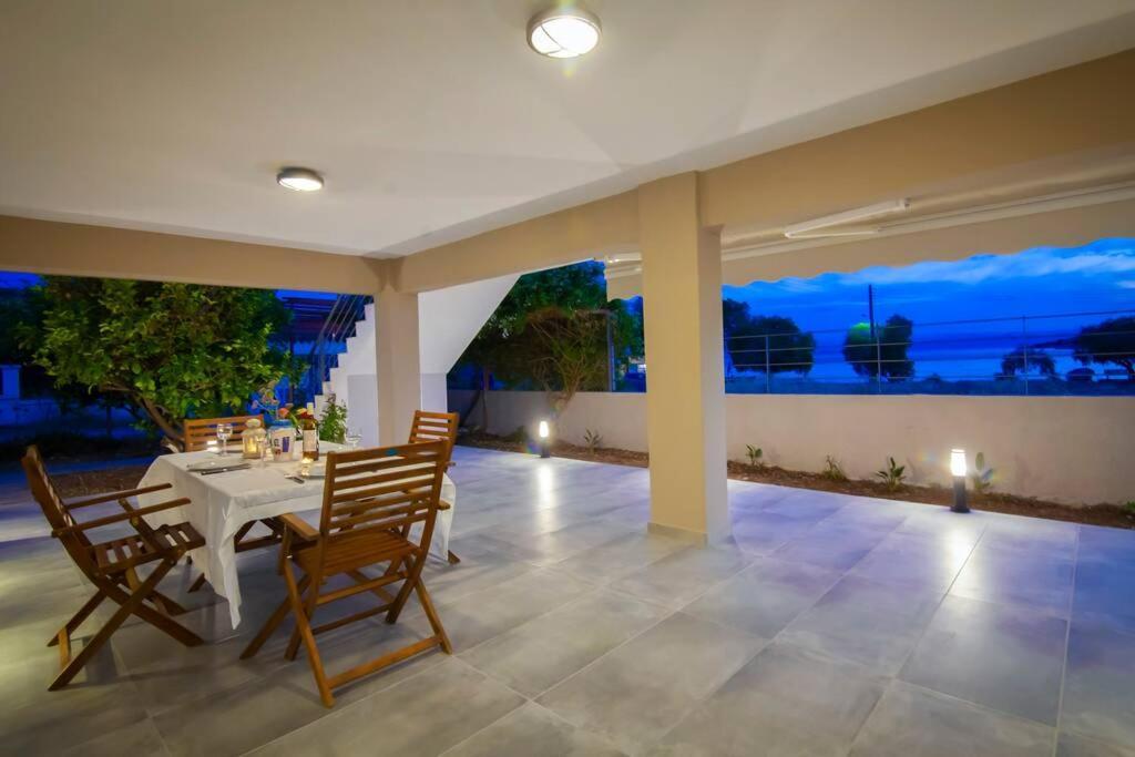 House On The Beach Salamís Exteriér fotografie
